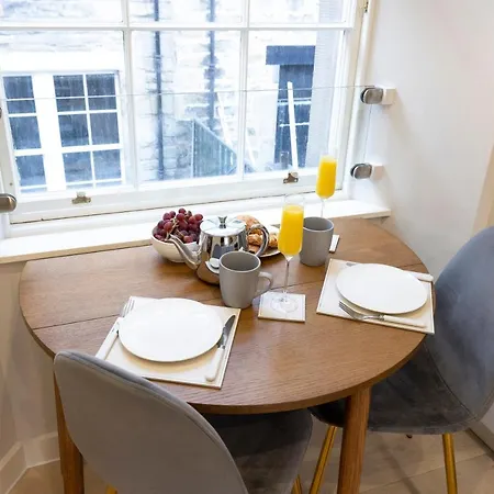 Apartamento Joivy Tasteful On Rose South Edimburgo