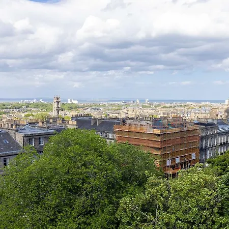 Joivy Beautiful Penthouse With Terrace & Jacuzzi Apartman