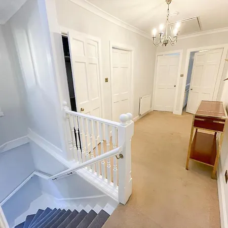 Apartmán Sophisticated 3br With Garden, Quiet New Town Lane