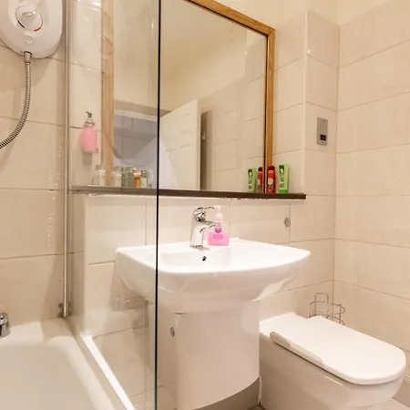 Two Bedroom Within Walking Distance To Centre * Edinburgh