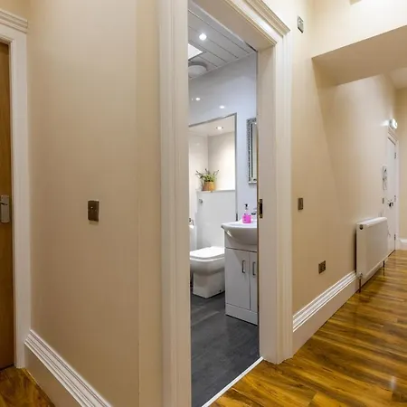 아파트 New 3-bedroom Close To Centre 에든버러