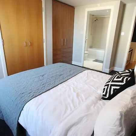 Spacious 2 Bed, 2 Bath -the Shore, Leith Apartment Edinburgh