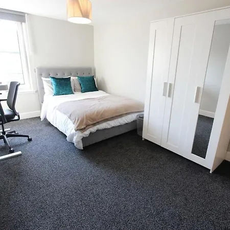 Spacious 2 Bed, 2 Bath -the Shore, Leith Apartment *