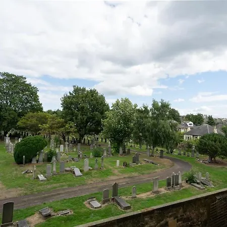 Pilrig Flat: A Lovely 5-bed With A Lift