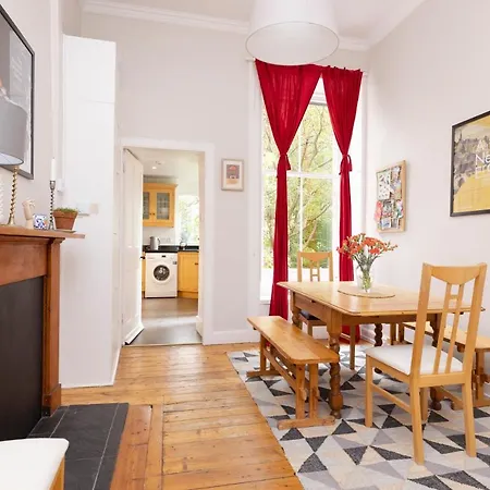 Joivy 3-bed Meadows Flat Near Castle * אדינבורו
