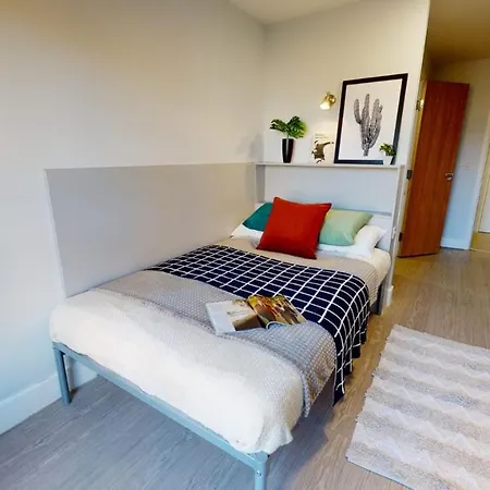 And Ensuite Bedrooms With Shared Kitchen At Fountainbridge In Apartment Edinburgh