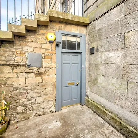 Broughton Place - Beautiful New Town Garden Flat