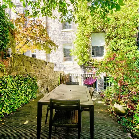 Broughton Place - Beautiful New Town Garden Flat 아파트 에든버러