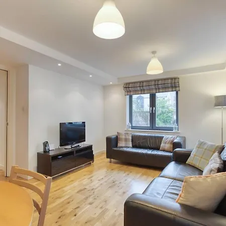 *amazing Location!*in Heart Of The City. 2br & Cot Apartament Edynburg