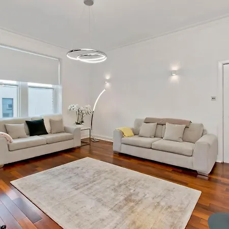 Exquisite & Lively With Fireplace & Panoramic Views Apartment Edinburgh