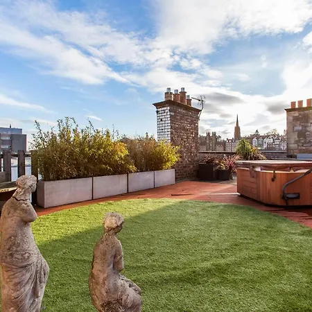 Exquisite & Lively With Fireplace & Panoramic Views Apartment *