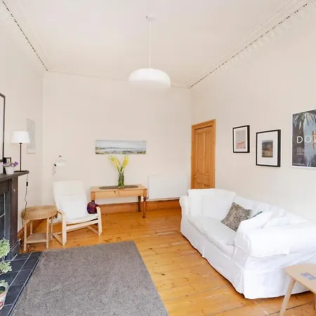 Joivy 3-bed Meadows Flat Near Castle