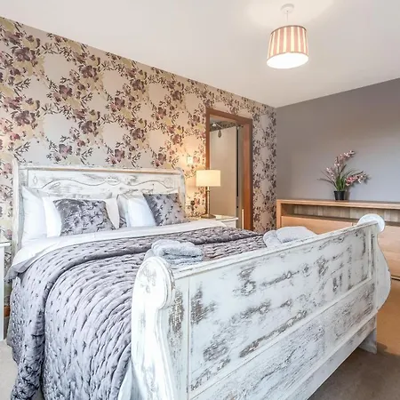 The Keep At Craigiehall Holiday home *