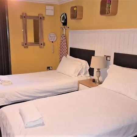 48 Gilmore Place Residences Hotell *