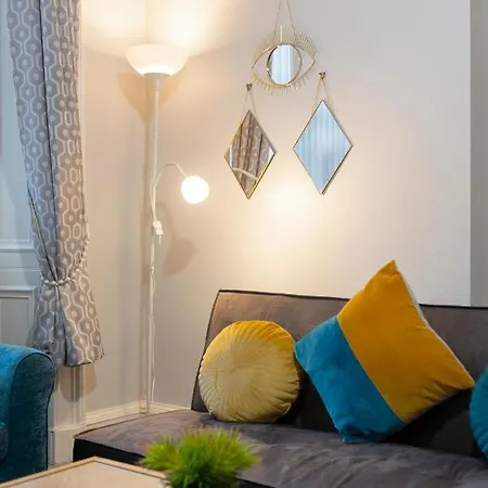 Oesis - Stylish Holiday Near Centre Hébergement de vacances *