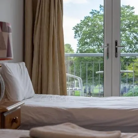 Pilrig Flat: A Lovely 5-bed With A Lift Lejlighed Edinburgh