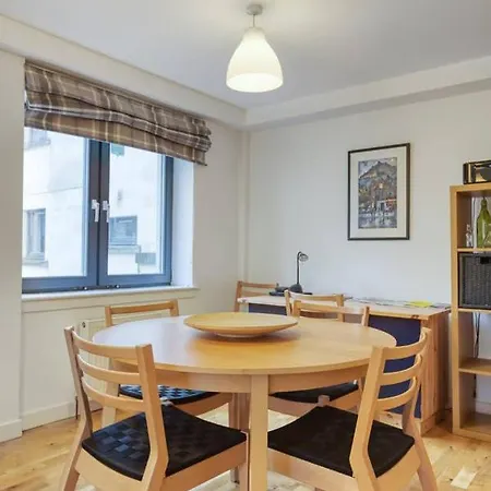 *amazing Location!*in Heart Of The City. 2br & Cot Edimburgo