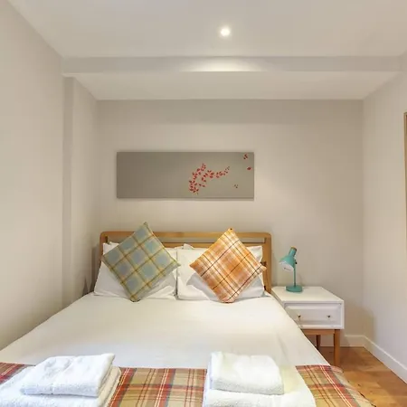 *amazing Location!*in Heart Of The City. 2br & Cot Edimburgo