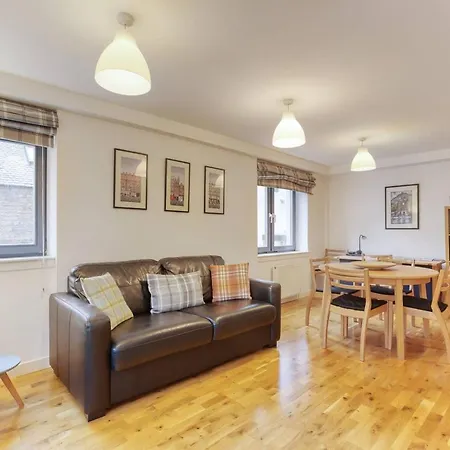 *amazing Location!*in Heart Of The City. 2br & Cot Apartamento