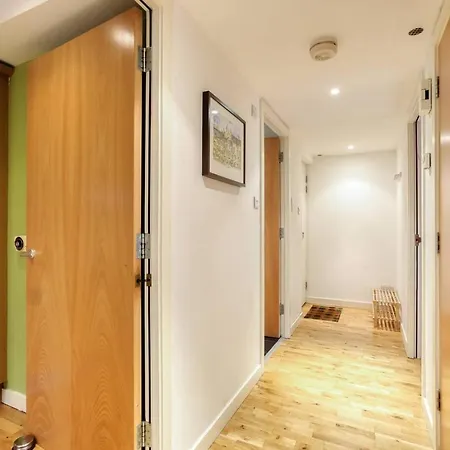 Apartament *amazing Location!*in Heart Of The City. 2br & Cot Edynburg