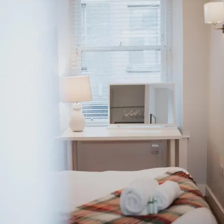 Luxury Modern 3 Bedroom In Centre 公寓 *