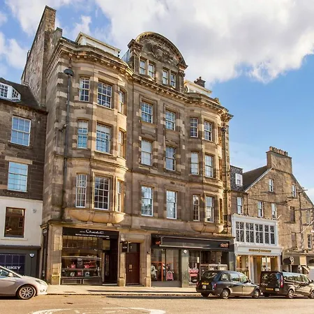 Exquisite & Lively With Fireplace & Panoramic Views Apartment Edinburgh