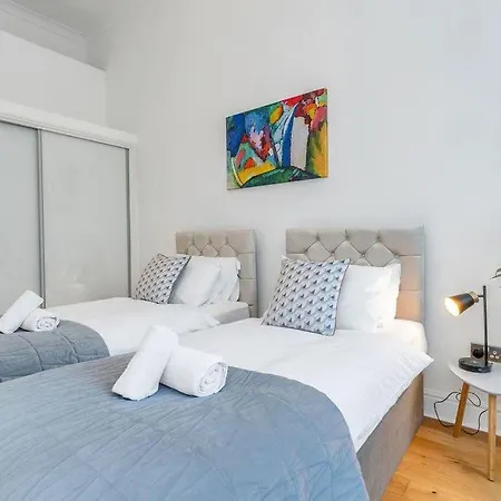 Luxury 3 Bed 2 Bath Main Door Apartm At Wardie Bay Appartamento