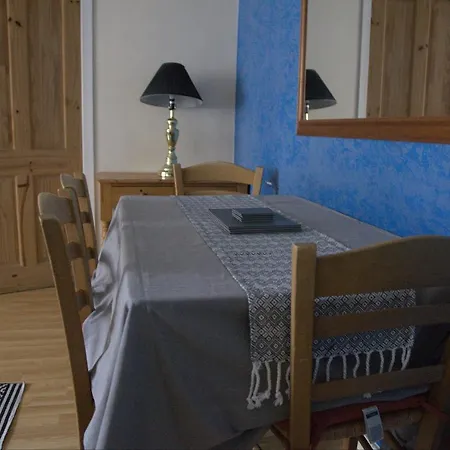 Cosy N Comfy Flat In Historic Heart Of *