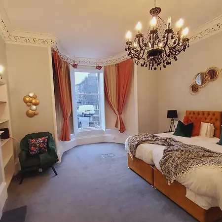 Lovely 4 Bedroom With 7 Beds And Free Parking Apartmán Edinburgh