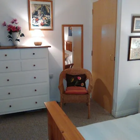 3/8 Whyte Place Apartment