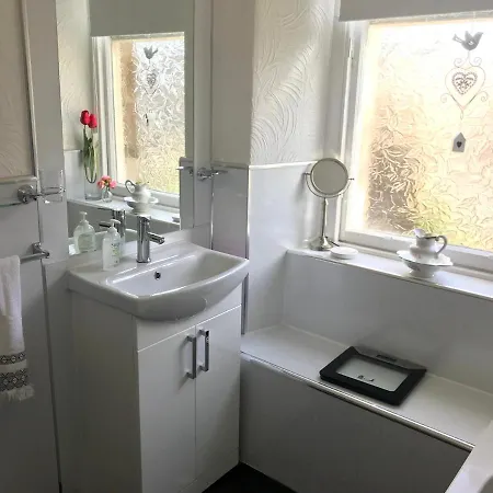 Stunning 3-bed In Apartment