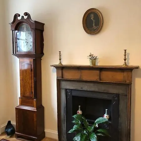 Charm & Character On Historic Rose Street Apartament
