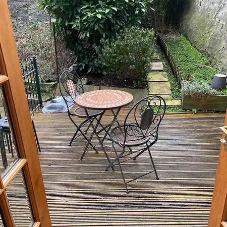 Fantastic Location 10 Mins To Princes Street- 15 To Royal Mile- Main Door-patio Apartment *