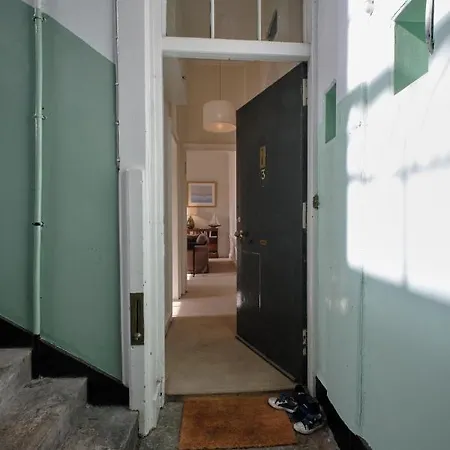New Town 2br-1ba Georgian Flat With Amazing Views *