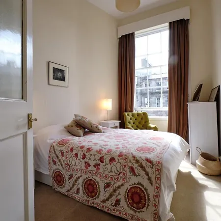 아파트 New Town 2br-1ba Georgian Flat With Amazing Views *