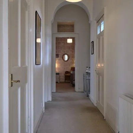 New Town 2br-1ba Georgian Flat With Amazing Views *