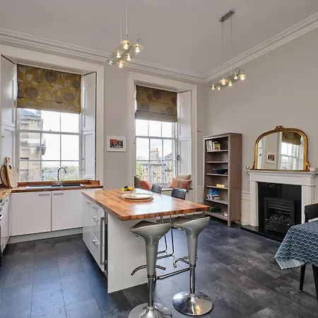 New Town 2br-1ba Georgian Flat With Amazing Views 아파트 *