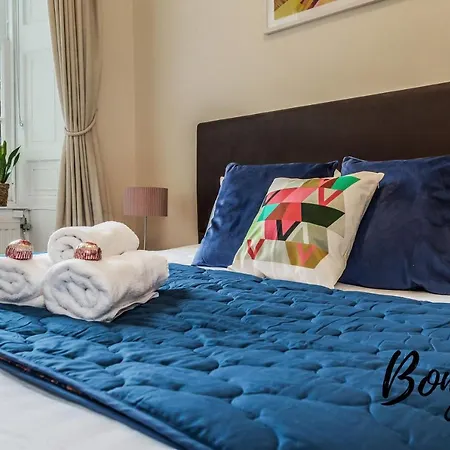 Apartment Bastille Suite- 4br-3ba, Free Off-site Parking By Bonjour Residences *