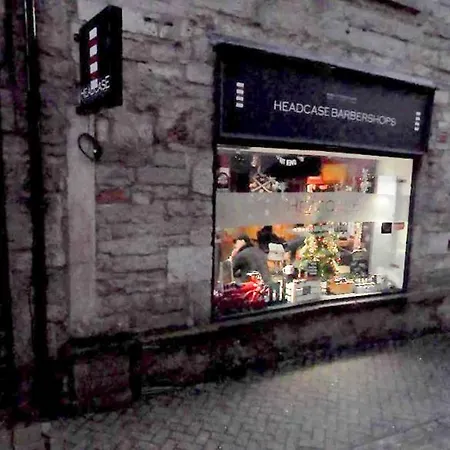 Rose Street's Hidden Treasure- 2bed Newly Refurbished *