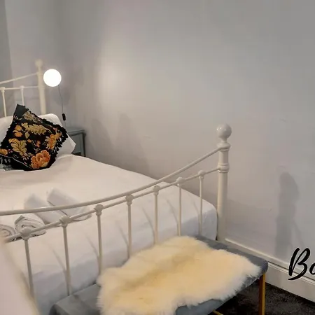 Vosges - Royal Mile 5br-2ba - Free Parking & Private Entrance By Bonjour Residences