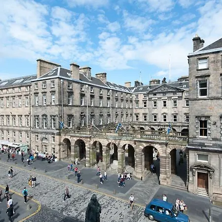 Parliament Sq 12 Royal Mile Апартаменты Эдинбург