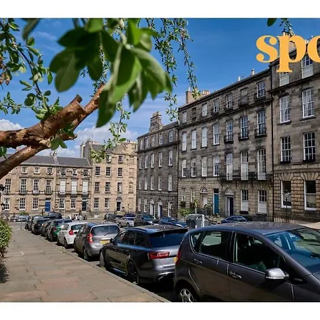 Spacious New Town 2br-1ba Flat Apartment *