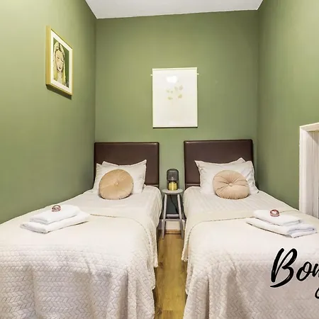 Bastille Suite- 4br-3ba, Free Off-site Parking By Bonjour Residences