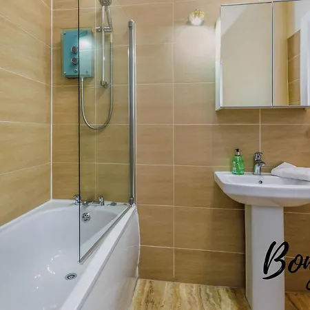 Bastille Suite- 4br-3ba, Free Off-site Parking By Bonjour Residences