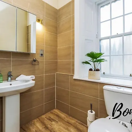 Bastille Suite- 4br-3ba, Free Off-site Parking By Bonjour Residences