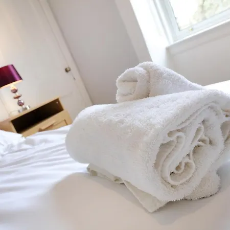 Апартаменты Sleeps 6 Free Parking