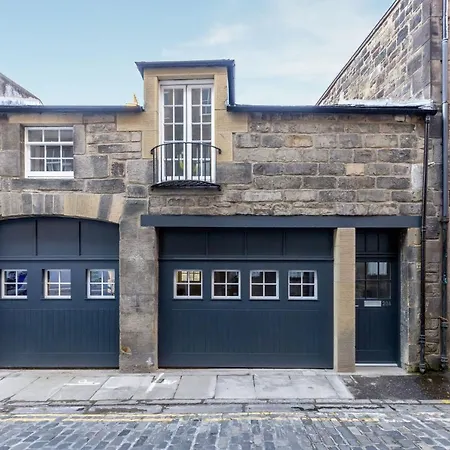 Dom wakacyjny Dragon - Yukina - 2 Bed Centre House With Garden