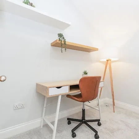 Dragon - Yukina - 2 Bed Centre House With Garden Holiday home