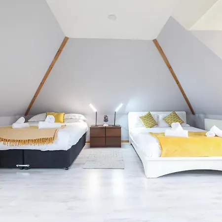 Beautiful 4 Bedroom - Free Parking * 에든버러