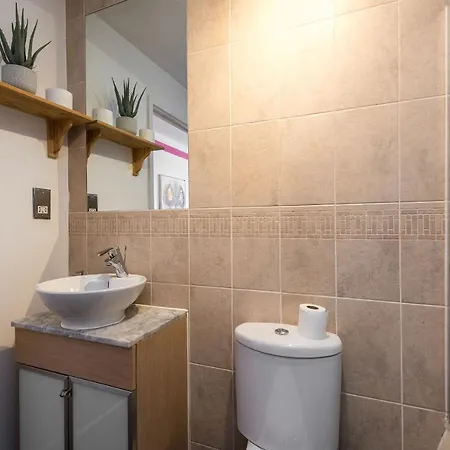 Apartmán Modern Spacious 3 Bedroom Centre - Free Parking - Private Balcony Edinburgh